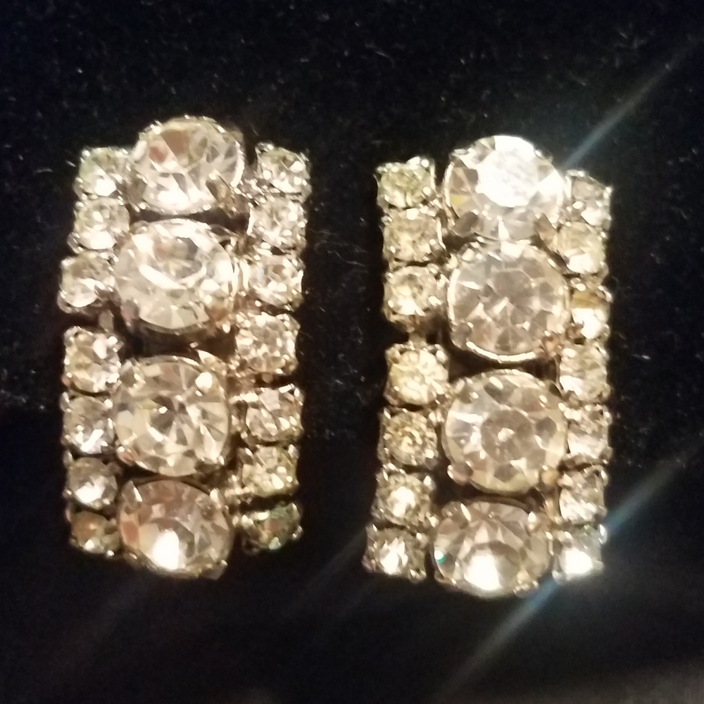 Vintage dimond like crystal earrings
